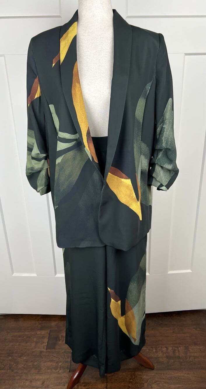 Chico’s 2 Pc Pant Suit Size 1/1.5 Green Abstract Wide Leg Artsy Jacket